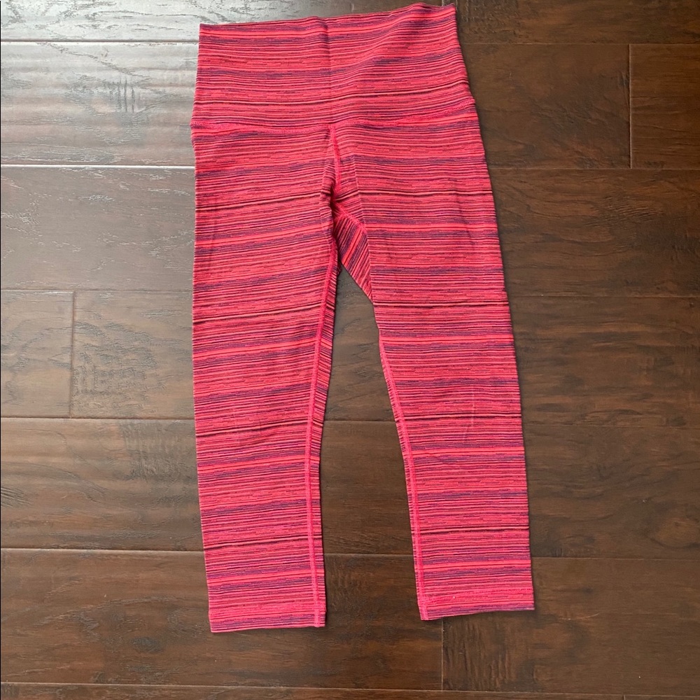 Lululemon size 8 Wunder Under crops
